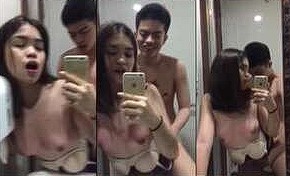 Abg Viral Terbaru – Pose di Depan Kaca Sambil Kiwkiw