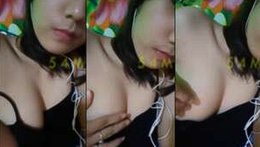 Yandex Tante Hijab Host Gemoy Melakukan Pemanasan