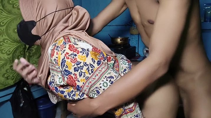 Viral Momen Manis Menantu Bantu Ibu Mertua di Dapur
