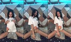 Remaja Abg Ikuti Tren Goyang Viral Di Kamar Sendiri