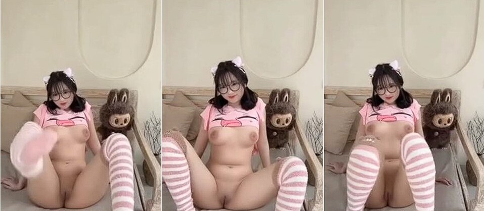 Viral Arachu Remaja Chindo Berpose Disamping Boneka Labubu